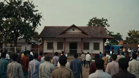 आजमगढ़ हत्याकांड: पत्नी और दो पुजारियों की हत्या, आरोपी मुठभेड़ में ढेर